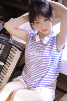 粉嫩初中女学生初
